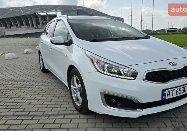 Белый Киа Сид, объемом двигателя 1.4 л и пробегом 196 тыс. км за 9400 $, фото 6 на Automoto.ua