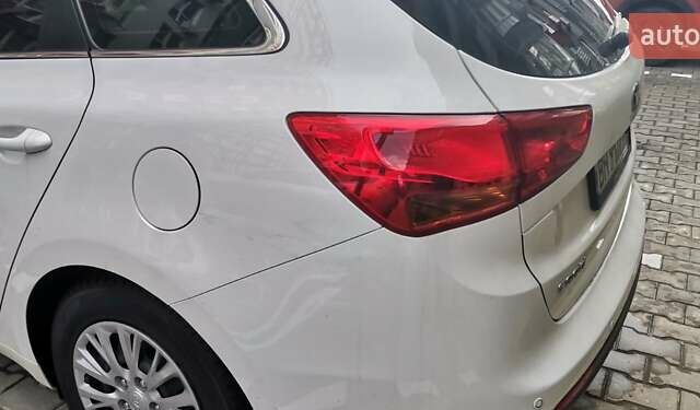 Белый Киа Сид, объемом двигателя 1.59 л и пробегом 78 тыс. км за 13500 $, фото 2 на Automoto.ua