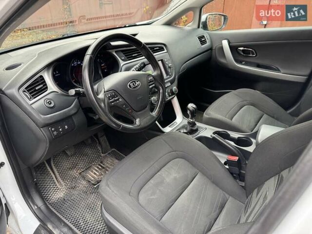 Кіа Сід 2016 у Дніпро (Дніпропетровську) на Automoto.ua Білий Кіа Сід, об'ємом двигуна 1.58 л та пробігом 197 тис. км за 8500 $, фото 9 на Automoto.ua