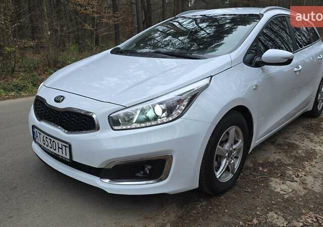 Белый Киа Сид, объемом двигателя 1.4 л и пробегом 198 тыс. км за 8500 $, фото 4 на Automoto.ua