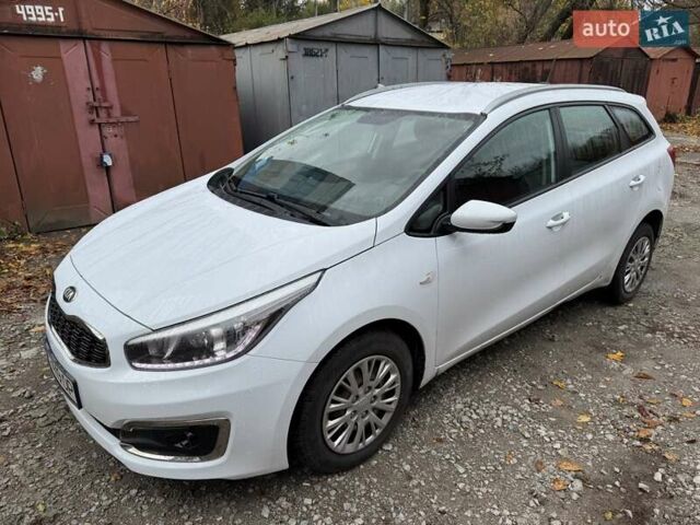 Кіа Сід 2016 у Дніпро (Дніпропетровську) на Automoto.ua Білий Кіа Сід, об'ємом двигуна 1.58 л та пробігом 197 тис. км за 8500 $, фото 1 на Automoto.ua