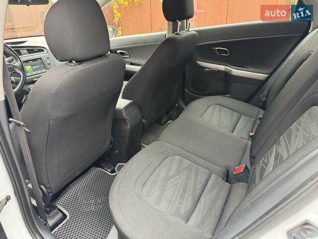 Кіа Сід 2016 у Дніпро (Дніпропетровську) на Automoto.ua Білий Кіа Сід, об'ємом двигуна 1.58 л та пробігом 197 тис. км за 8500 $, фото 10 на Automoto.ua