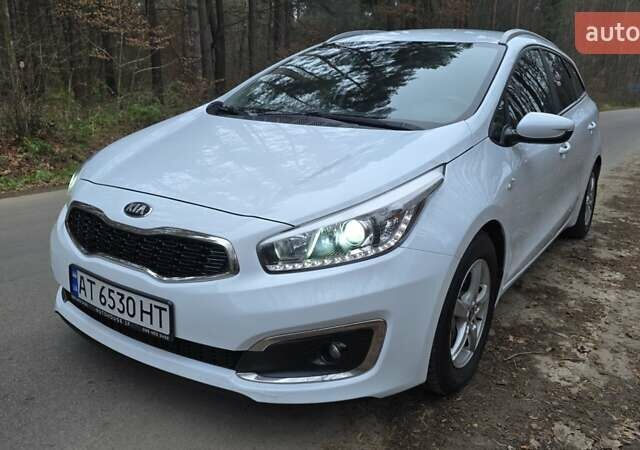 Белый Киа Сид, объемом двигателя 1.4 л и пробегом 198 тыс. км за 8500 $, фото 5 на Automoto.ua