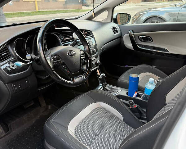 Білий Кіа Сід, об'ємом двигуна 1.59 л та пробігом 220 тис. км за 12050 $, фото 4 на Automoto.ua