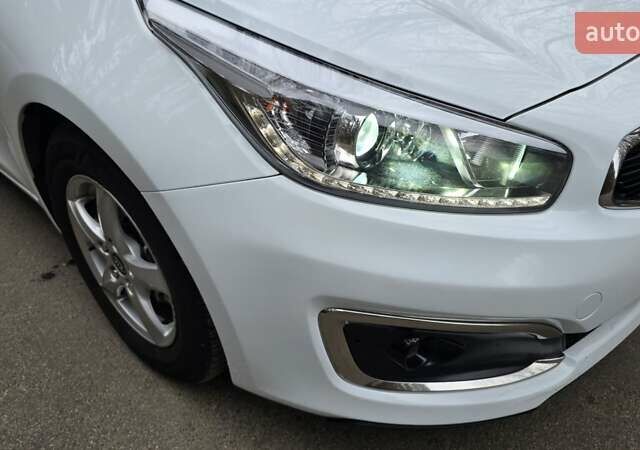 Белый Киа Сид, объемом двигателя 1.4 л и пробегом 198 тыс. км за 8500 $, фото 28 на Automoto.ua