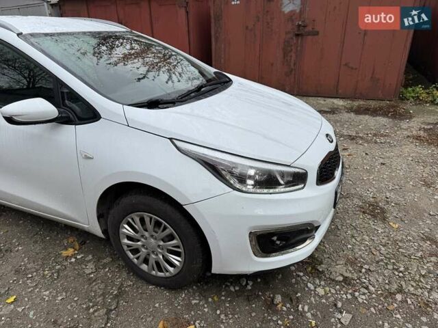 Кіа Сід 2016 у Дніпро (Дніпропетровську) на Automoto.ua Білий Кіа Сід, об'ємом двигуна 1.58 л та пробігом 197 тис. км за 8500 $, фото 6 на Automoto.ua