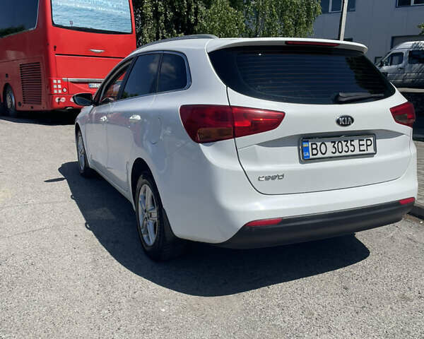 Белый Киа Сид, объемом двигателя 1.59 л и пробегом 308 тыс. км за 10500 $, фото 4 на Automoto.ua