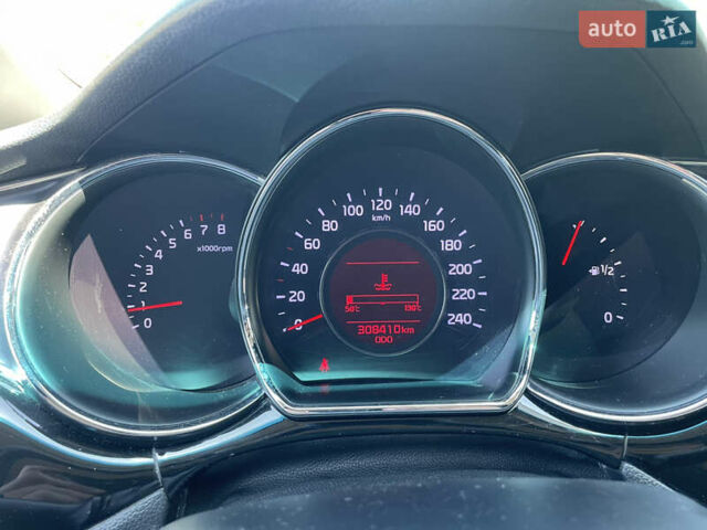 Белый Киа Сид, объемом двигателя 1.59 л и пробегом 308 тыс. км за 10500 $, фото 18 на Automoto.ua