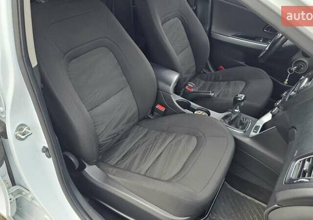 Белый Киа Сид, объемом двигателя 1.4 л и пробегом 196 тыс. км за 9400 $, фото 23 на Automoto.ua