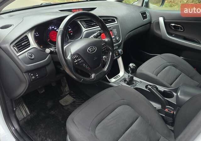 Белый Киа Сид, объемом двигателя 1.4 л и пробегом 198 тыс. км за 8500 $, фото 20 на Automoto.ua