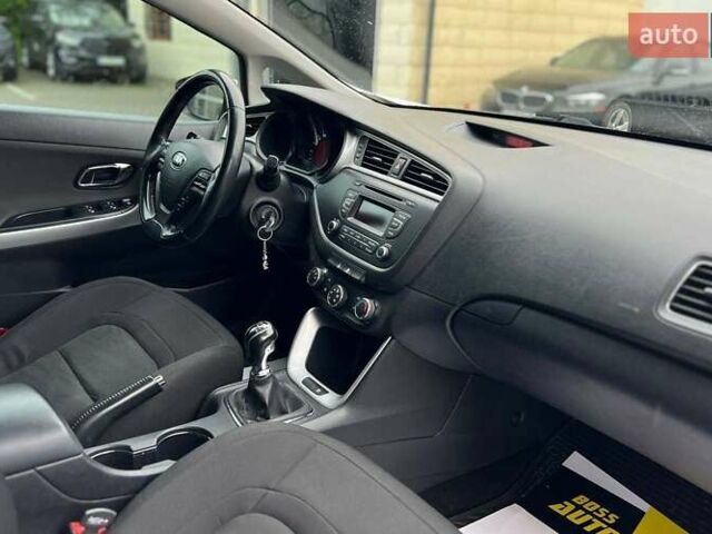 Білий Кіа Сід, об'ємом двигуна 1.4 л та пробігом 196 тис. км за 8800 $, фото 21 на Automoto.ua