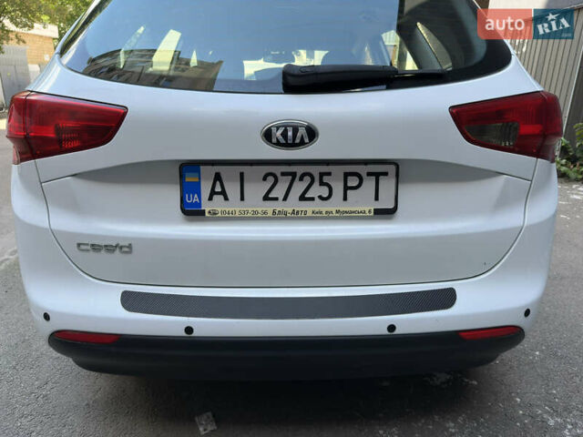 Белый Киа Сид, объемом двигателя 1.59 л и пробегом 66 тыс. км за 12000 $, фото 4 на Automoto.ua