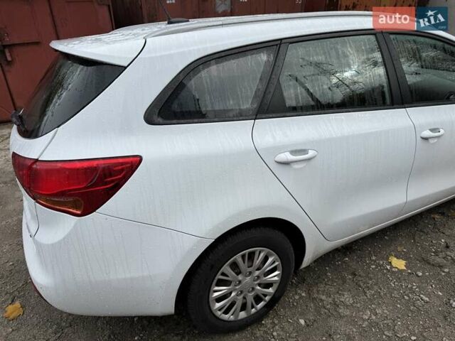 Кіа Сід 2016 у Дніпро (Дніпропетровську) на Automoto.ua Білий Кіа Сід, об'ємом двигуна 1.58 л та пробігом 197 тис. км за 8500 $, фото 4 на Automoto.ua