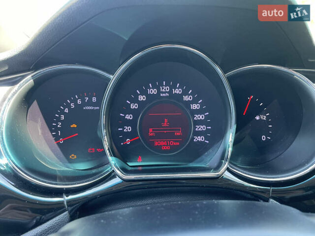 Белый Киа Сид, объемом двигателя 1.59 л и пробегом 308 тыс. км за 10500 $, фото 17 на Automoto.ua