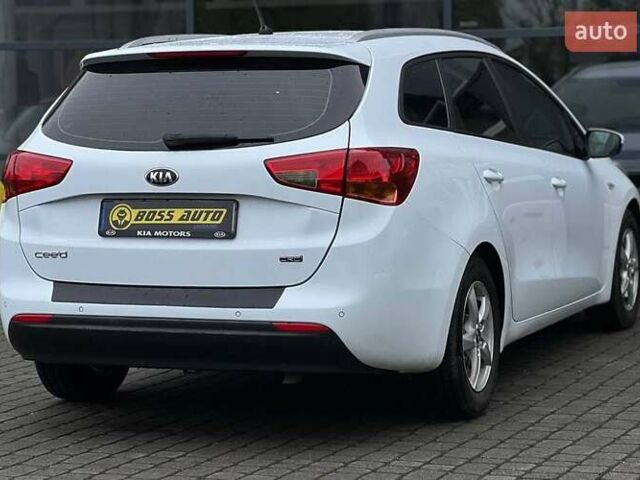 Білий Кіа Сід, об'ємом двигуна 1.4 л та пробігом 196 тис. км за 8800 $, фото 5 на Automoto.ua