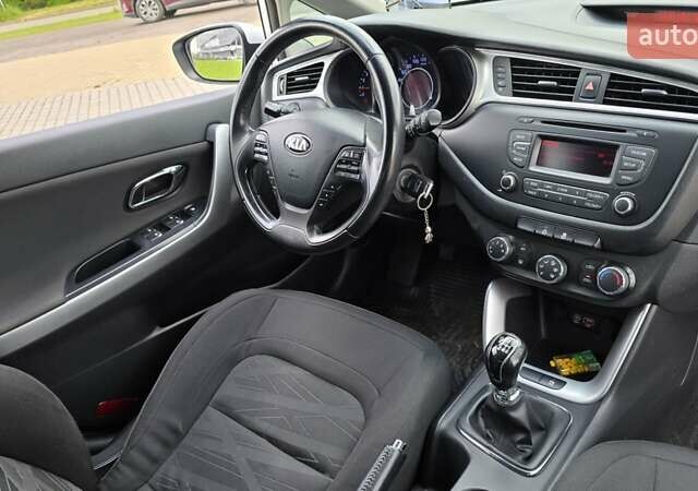 Белый Киа Сид, объемом двигателя 1.4 л и пробегом 196 тыс. км за 9400 $, фото 26 на Automoto.ua