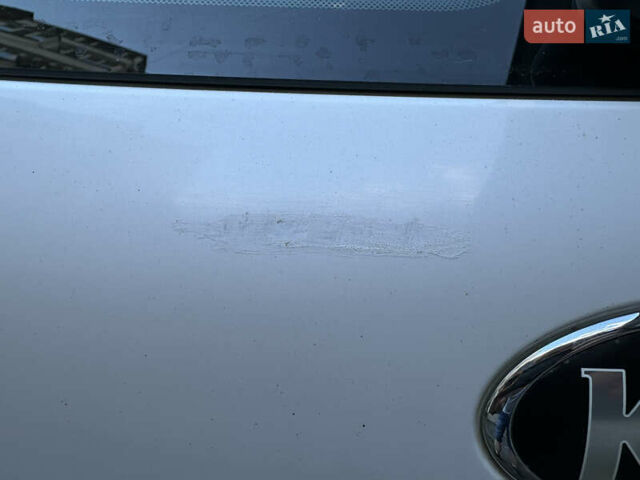 Белый Киа Сид, объемом двигателя 1.59 л и пробегом 66 тыс. км за 12000 $, фото 5 на Automoto.ua