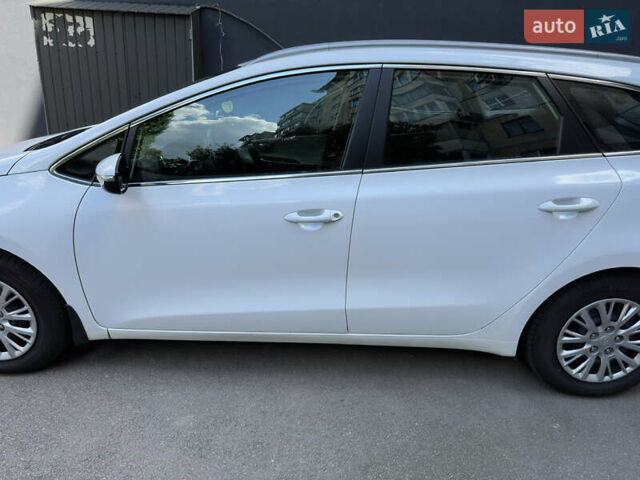 Белый Киа Сид, объемом двигателя 1.59 л и пробегом 66 тыс. км за 12000 $, фото 8 на Automoto.ua