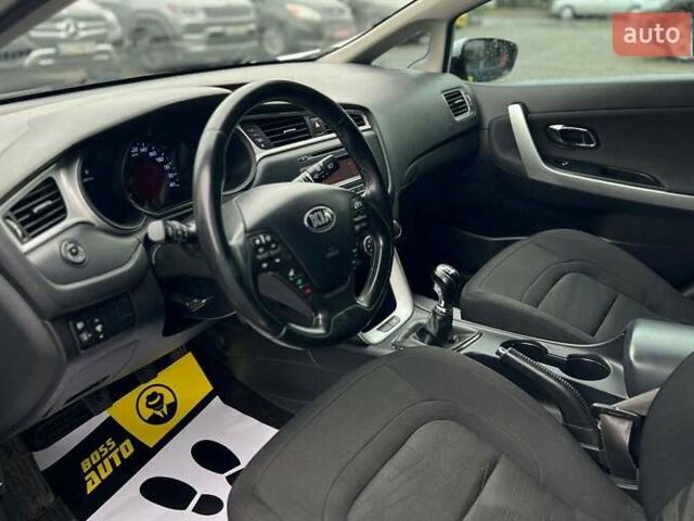 Білий Кіа Сід, об'ємом двигуна 1.4 л та пробігом 196 тис. км за 8800 $, фото 9 на Automoto.ua