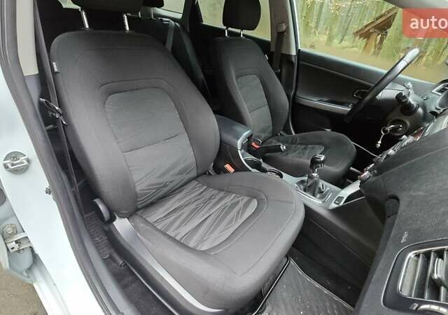 Белый Киа Сид, объемом двигателя 1.4 л и пробегом 198 тыс. км за 8500 $, фото 11 на Automoto.ua