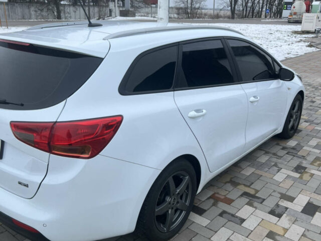 Белый Киа Сид, объемом двигателя 1.58 л и пробегом 235 тыс. км за 9555 $, фото 3 на Automoto.ua