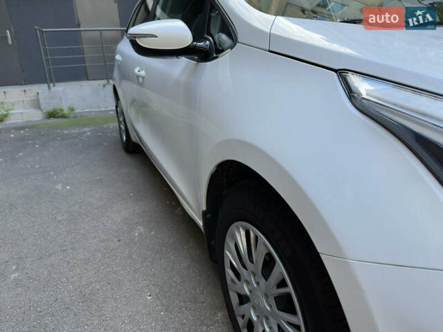 Белый Киа Сид, объемом двигателя 1.59 л и пробегом 66 тыс. км за 12000 $, фото 1 на Automoto.ua
