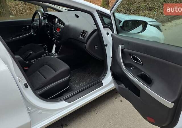 Белый Киа Сид, объемом двигателя 1.4 л и пробегом 198 тыс. км за 8500 $, фото 7 на Automoto.ua