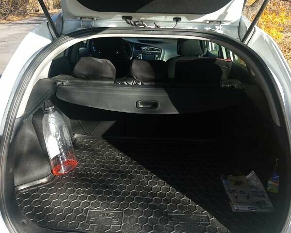 Білий Кіа Сід, об'ємом двигуна 1.58 л та пробігом 198 тис. км за 12200 $, фото 7 на Automoto.ua