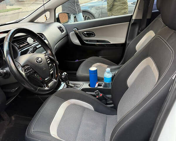 Білий Кіа Сід, об'ємом двигуна 1.59 л та пробігом 220 тис. км за 12050 $, фото 5 на Automoto.ua