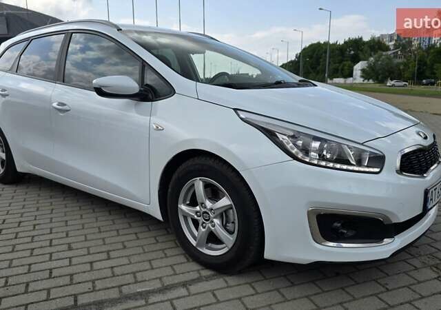 Белый Киа Сид, объемом двигателя 1.4 л и пробегом 196 тыс. км за 9400 $, фото 8 на Automoto.ua