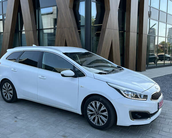Білий Кіа Сід, об'ємом двигуна 1.6 л та пробігом 249 тис. км за 10800 $, фото 3 на Automoto.ua