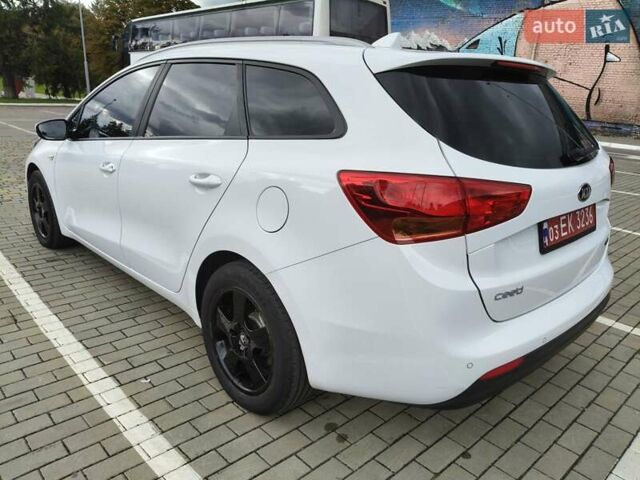 Белый Киа Сид, объемом двигателя 1.6 л и пробегом 237 тыс. км за 11100 $, фото 5 на Automoto.ua