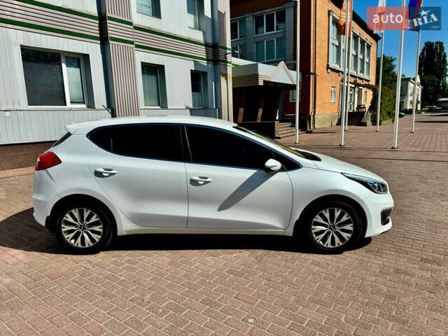 Белый Киа Сид, объемом двигателя 1.59 л и пробегом 52 тыс. км за 15000 $, фото 23 на Automoto.ua