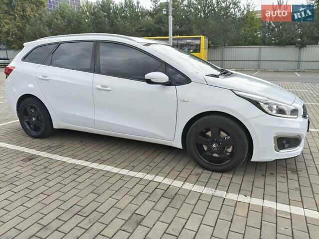 Белый Киа Сид, объемом двигателя 1.6 л и пробегом 237 тыс. км за 11100 $, фото 8 на Automoto.ua