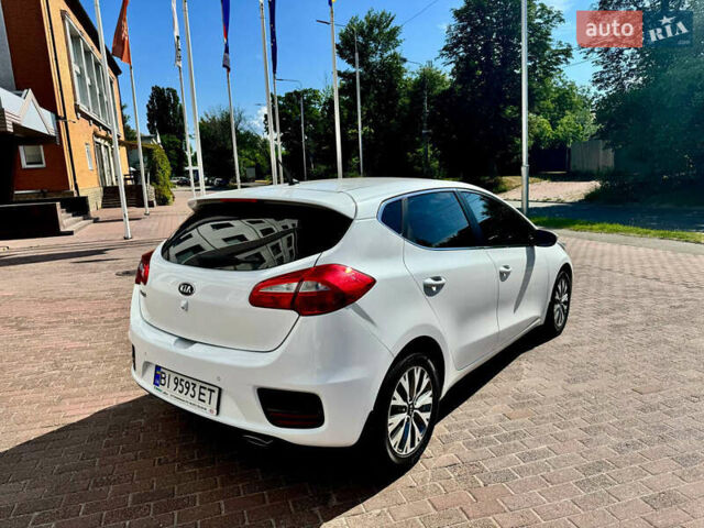 Белый Киа Сид, объемом двигателя 1.59 л и пробегом 52 тыс. км за 15000 $, фото 24 на Automoto.ua