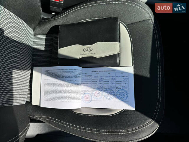 Белый Киа Сид, объемом двигателя 1.59 л и пробегом 52 тыс. км за 15000 $, фото 11 на Automoto.ua