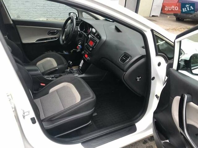 Белый Киа Сид, объемом двигателя 1.6 л и пробегом 160 тыс. км за 11600 $, фото 6 на Automoto.ua