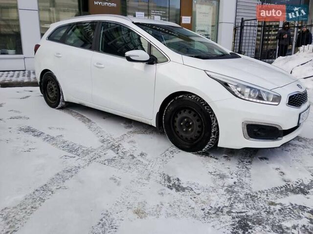 Белый Киа Сид, объемом двигателя 1.59 л и пробегом 145 тыс. км за 11800 $, фото 10 на Automoto.ua