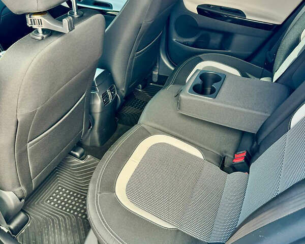 Белый Киа Сид, объемом двигателя 1.59 л и пробегом 52 тыс. км за 15000 $, фото 21 на Automoto.ua