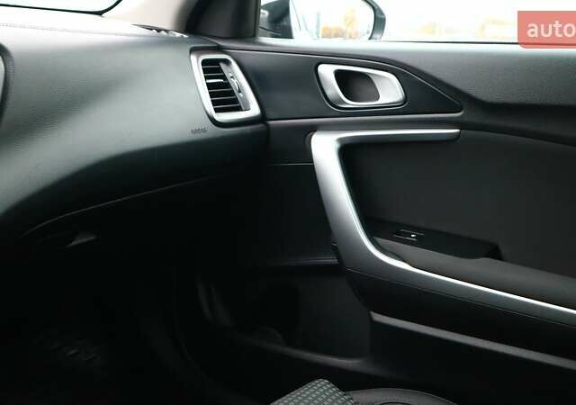 Белый Киа Сид, объемом двигателя 1.37 л и пробегом 33 тыс. км за 15432 $, фото 17 на Automoto.ua