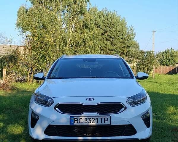 Білий Кіа Сід, об'ємом двигуна 1.6 л та пробігом 203 тис. км за 19000 $, фото 8 на Automoto.ua