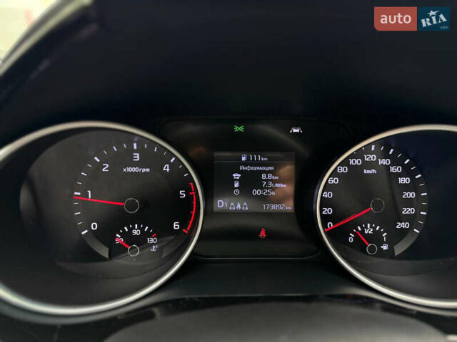 Белый Киа Сид, объемом двигателя 1.6 л и пробегом 240 тыс. км за 16800 $, фото 7 на Automoto.ua