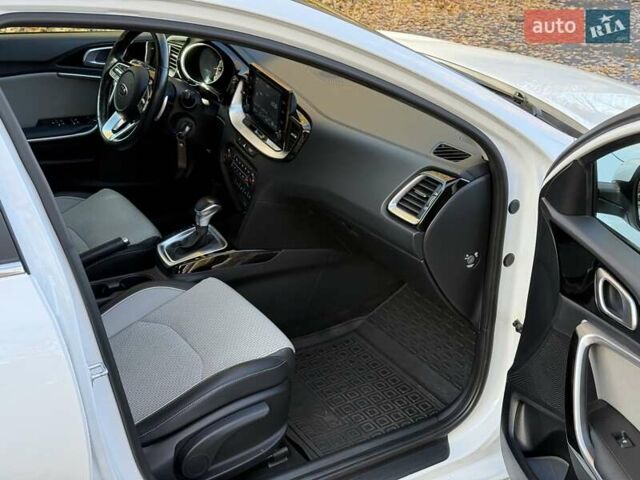 Білий Кіа Сід, об'ємом двигуна 1.6 л та пробігом 83 тис. км за 17200 $, фото 38 на Automoto.ua