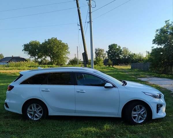 Білий Кіа Сід, об'ємом двигуна 1.6 л та пробігом 203 тис. км за 19000 $, фото 4 на Automoto.ua