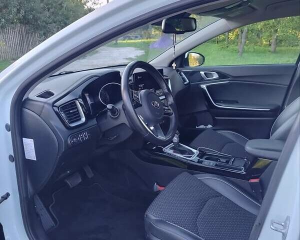 Білий Кіа Сід, об'ємом двигуна 1.6 л та пробігом 203 тис. км за 19000 $, фото 12 на Automoto.ua