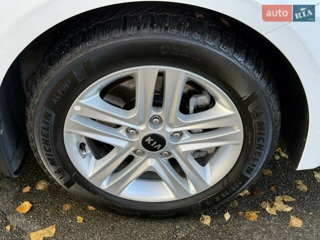 Білий Кіа Сід, об'ємом двигуна 1.6 л та пробігом 83 тис. км за 17200 $, фото 15 на Automoto.ua