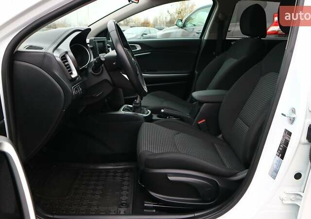 Белый Киа Сид, объемом двигателя 1.37 л и пробегом 33 тыс. км за 15432 $, фото 12 на Automoto.ua