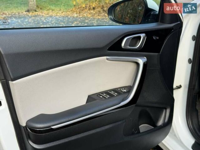 Білий Кіа Сід, об'ємом двигуна 1.6 л та пробігом 83 тис. км за 17200 $, фото 19 на Automoto.ua