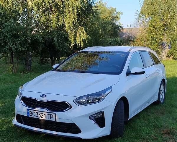 Білий Кіа Сід, об'ємом двигуна 1.6 л та пробігом 203 тис. км за 19000 $, фото 5 на Automoto.ua