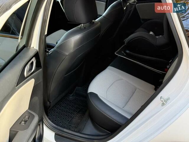 Білий Кіа Сід, об'ємом двигуна 1.6 л та пробігом 83 тис. км за 17200 $, фото 33 на Automoto.ua